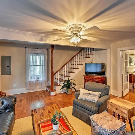 New Bern Home With Yard, Grill And Walkable Location